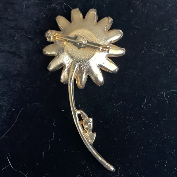 Vintage Weis Daisy Enamel Flower Brooch with Gold Accents - Picture 4 of 6